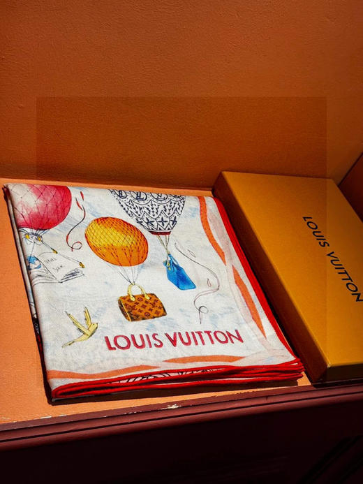 秋冬特惠💰420 LV围巾【双面同色】Lv140cm丝绒方巾《热气球》本款方巾全新加入 and Away 系列 商品图4