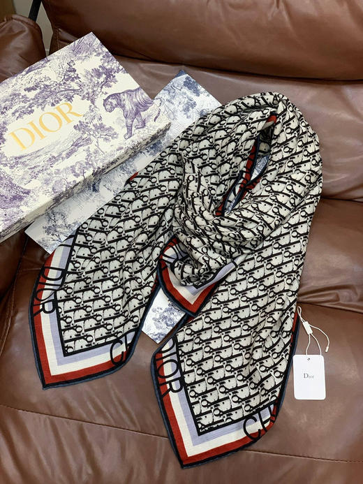 秋冬特惠💰420 迪家围巾【D边框老花】度假及日常都非常好搭配的款 商品图5