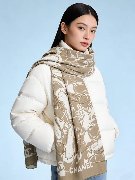 秋冬特惠💰430 香奈儿围巾【双面同色丝绒披肩】
此系列谱写一曲自由轻灵的赞歌 商品图1