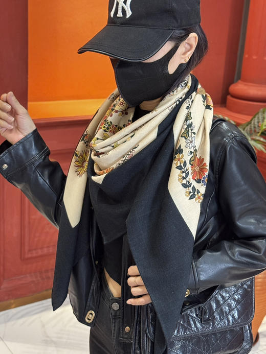 秋冬特惠💰420 爱马仕围巾 “华丽的缰辔花卉版”丝毛方巾【丝毛双面同色披肩】手工卷边丝毛方巾 商品图2