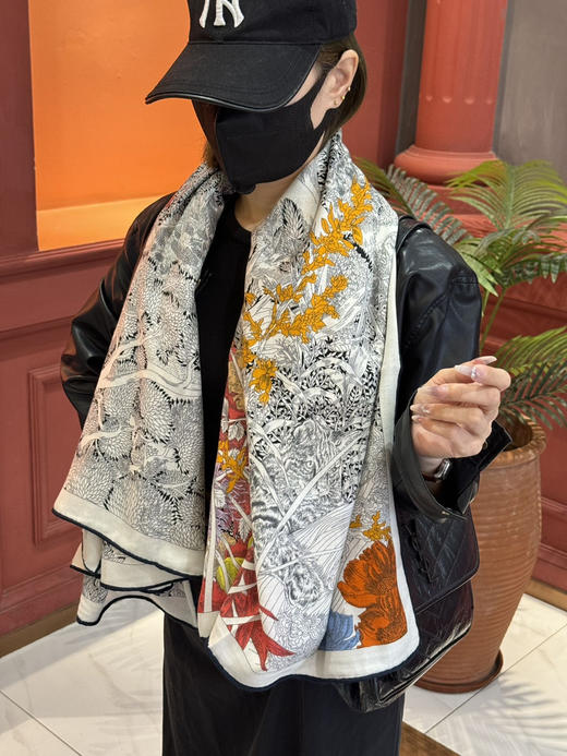 秋冬特惠💰420 爱马仕围巾 秋冬搭配利器 双面同色 版真丝羊绒披肩！ 商品图1