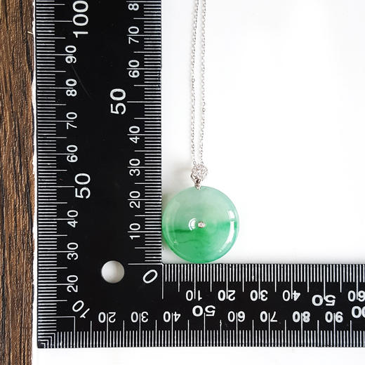 【天然正品】A货翡翠AU750白金镶钻镶天然细腻飘辣阳绿冰种平安扣翡翠吊坠项链链长：45CM（长度可调节）301225NJM19 商品图3