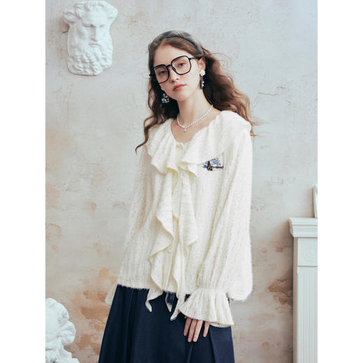 两三事梵高文艺蝴蝶挽风2026春新款甜美绣花荷叶边领蕾丝衫女宽松 商品图1