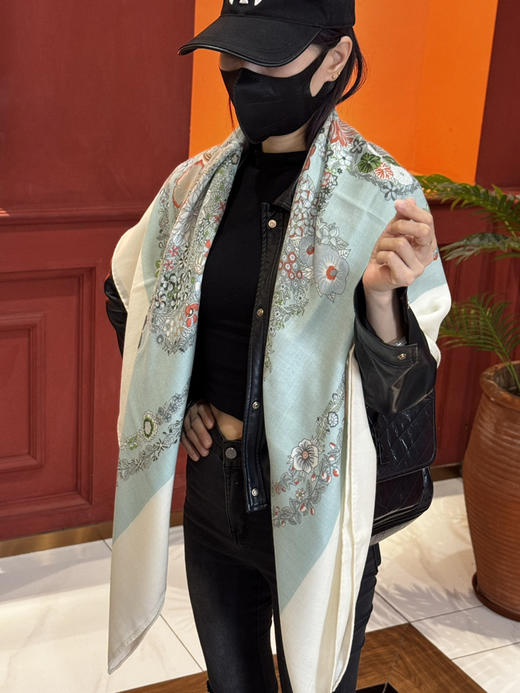 秋冬特惠💰420 爱马仕围巾 “华丽的缰辔花卉版”丝毛方巾【丝毛双面同色披肩】手工卷边丝毛方巾 商品图0