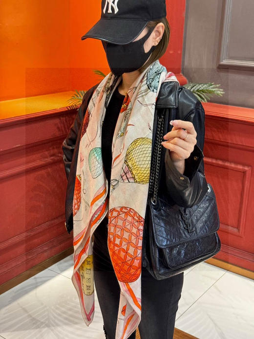 秋冬特惠💰420 LV围巾【双面同色】Lv140cm丝绒方巾《热气球》本款方巾全新加入 and Away 系列 商品图2