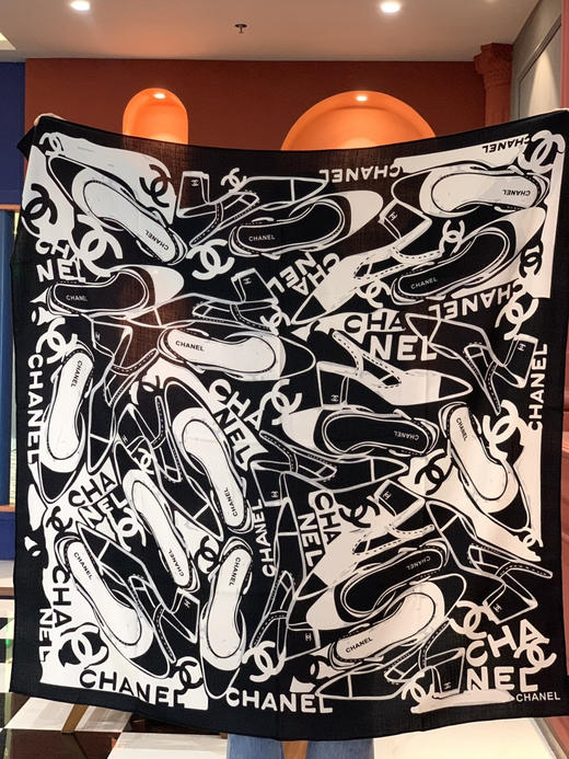 秋冬特惠💰430 香奈儿围巾【双面同色丝绒披肩】
此系列谱写一曲自由轻灵的赞歌 商品图8