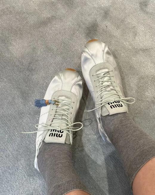 缪缪 缎面芭蕾德训鞋休闲鞋(DBG) 商品图3