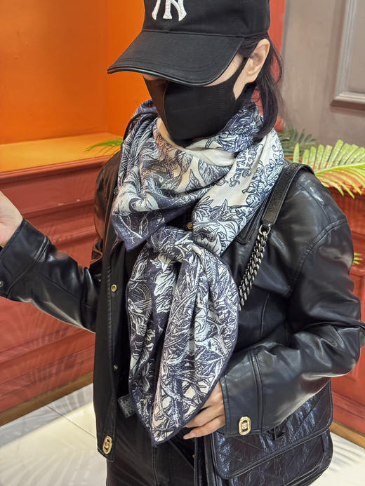 秋冬特惠💰420 爱马仕围巾 秋冬抢先 上新【双面同色丝毛方巾】手工卷边山羊绒和真丝混纺披肩 商品图2