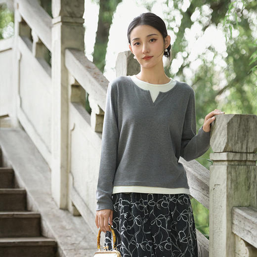 「自」全新升级【铂金会员146/天猫199/差价53】(41314)洛诗琳气质假两件打底衫女2026新款叠穿德绒显瘦保暖上衣 商品图1