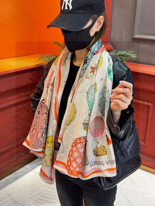 秋冬特惠💰420 LV围巾【双面同色】Lv140cm丝绒方巾《热气球》本款方巾全新加入 and Away 系列 商品图1