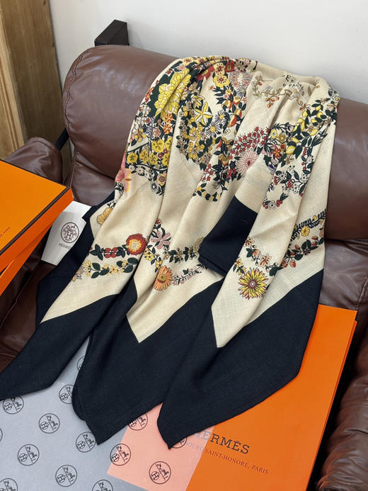秋冬特惠💰420 爱马仕围巾 “华丽的缰辔花卉版”丝毛方巾【丝毛双面同色披肩】手工卷边丝毛方巾 商品图6