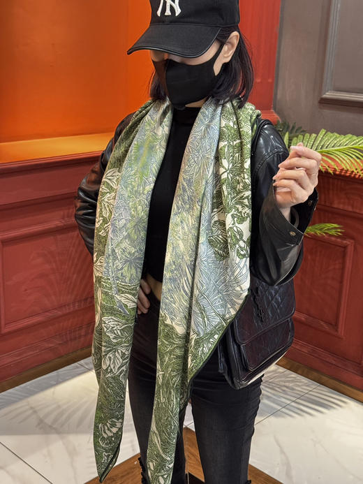 秋冬特惠💰420 爱马仕围巾 秋冬抢先 上新【双面同色丝毛方巾】手工卷边山羊绒和真丝混纺披肩 商品图1