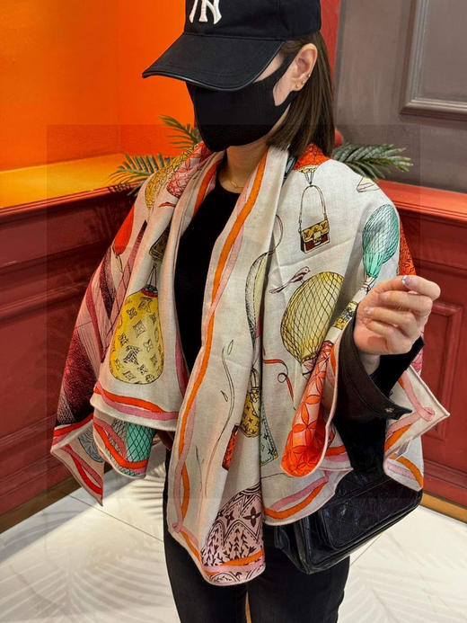秋冬特惠💰420 LV围巾【双面同色】Lv140cm丝绒方巾《热气球》本款方巾全新加入 and Away 系列 商品图0
