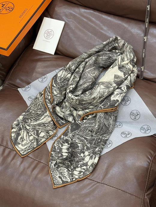 秋冬特惠💰420 爱马仕围巾 秋冬抢先 上新【双面同色丝毛方巾】手工卷边山羊绒和真丝混纺披肩 商品图6