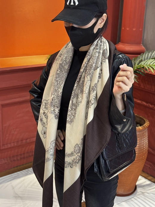 秋冬特惠💰420 爱马仕围巾 “华丽的缰辔花卉版”丝毛方巾【丝毛双面同色披肩】手工卷边丝毛方巾 商品图0