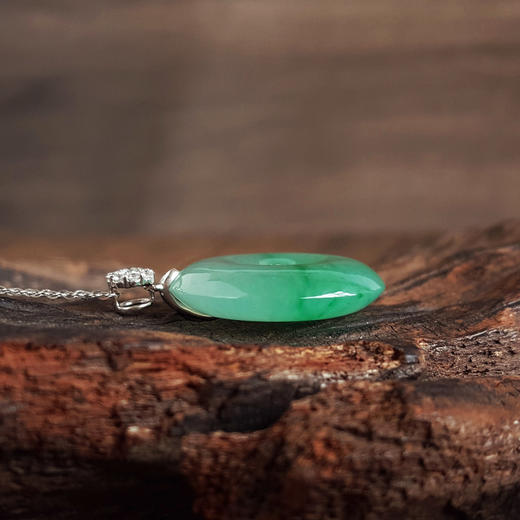 【天然正品】A货翡翠AU750白金镶钻镶天然细腻飘辣阳绿冰种平安扣翡翠吊坠项链链长：45CM（长度可调节）301225NJM19 商品图9