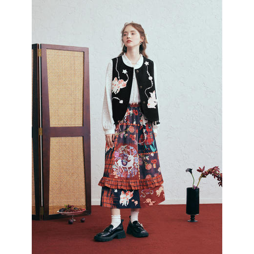 两三事 浮沉游影 2026春季新款复古金鱼刺绣流苏下摆马甲女宽松 商品图3