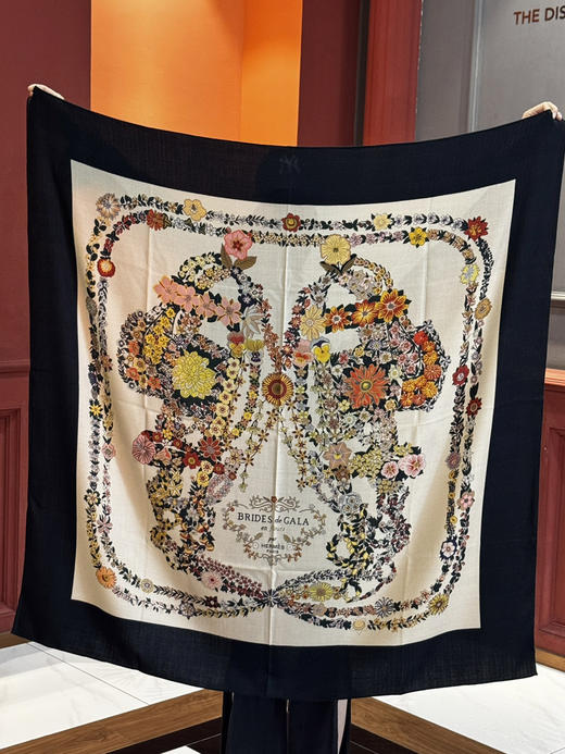 秋冬特惠💰420 爱马仕围巾 “华丽的缰辔花卉版”丝毛方巾【丝毛双面同色披肩】手工卷边丝毛方巾 商品图8