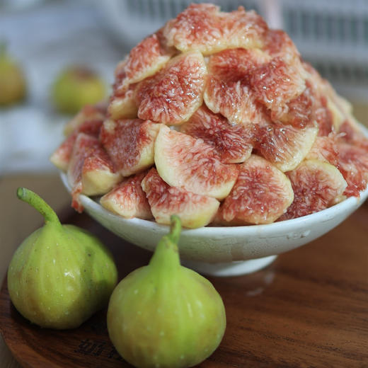 极客无花果•花香蜜丨新品种，软糯蜜甜，独特花香。树上自然成熟的无花果有的表皮会有黑斑，会有裂口和轻微破皮，剥皮后不影响食用，个别地区气温低，轻微受冻不在售后范围，介意勿拍。⭐️顺丰空运 商品图7