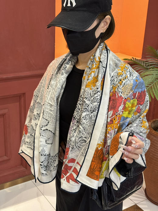 秋冬特惠💰420 爱马仕围巾 秋冬搭配利器 双面同色 版真丝羊绒披肩！ 商品图0