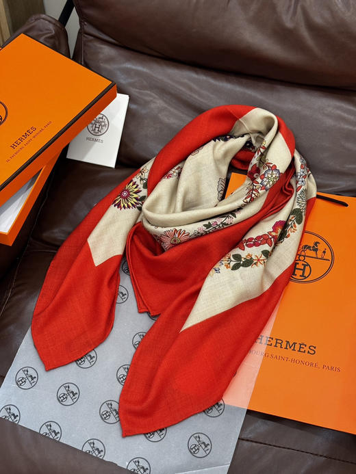 秋冬特惠💰420 爱马仕围巾 “华丽的缰辔花卉版”丝毛方巾【丝毛双面同色披肩】手工卷边丝毛方巾 商品图5