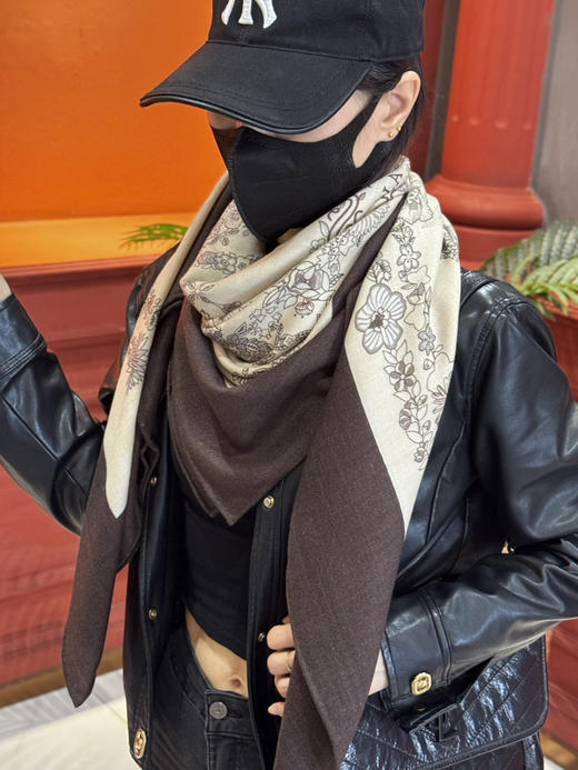 秋冬特惠💰420 爱马仕围巾 “华丽的缰辔花卉版”丝毛方巾【丝毛双面同色披肩】手工卷边丝毛方巾 商品图1