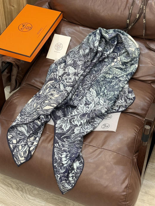 秋冬特惠💰420 爱马仕围巾 秋冬抢先 上新【双面同色丝毛方巾】手工卷边山羊绒和真丝混纺披肩 商品图5