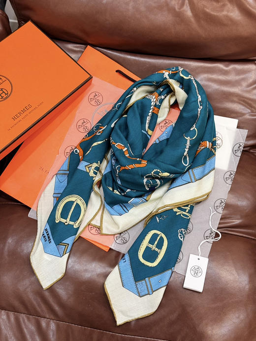 秋冬特惠💰420 爱马仕围巾 羊绒新款 买了都说好看 推荐 爱马仕双面同色羊绒方巾 商品图5