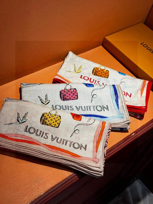 秋冬特惠💰420 LV围巾【双面同色】Lv140cm丝绒方巾《热气球》本款方巾全新加入 and Away 系列 商品图3