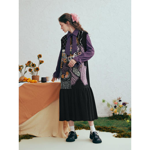 两三事 少女礼赞 2026春季新款复古人物图案无袖背心裙连衣裙 商品图3