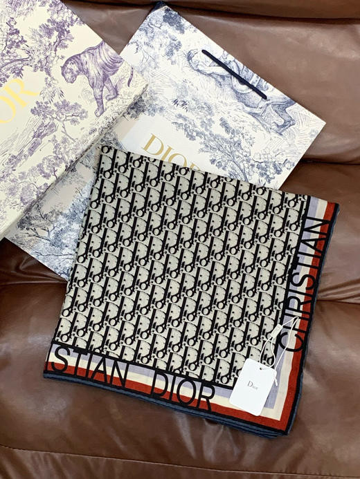 秋冬特惠💰420 迪家围巾【D边框老花】度假及日常都非常好搭配的款 商品图3