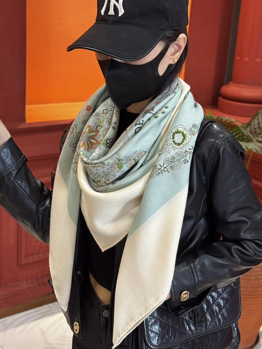 秋冬特惠💰420 爱马仕围巾 “华丽的缰辔花卉版”丝毛方巾【丝毛双面同色披肩】手工卷边丝毛方巾 商品图1