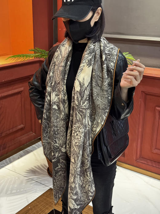 秋冬特惠💰420 爱马仕围巾 秋冬抢先 上新【双面同色丝毛方巾】手工卷边山羊绒和真丝混纺披肩 商品图1