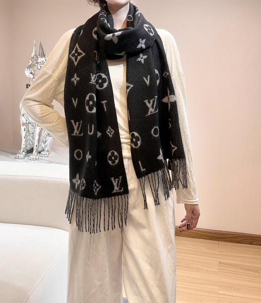 秋冬特惠💰260 LV围巾 花卉和 LV 字母 商品图2
