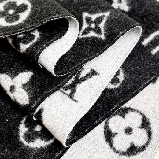 秋冬特惠💰260 LV围巾 花卉和 LV 字母 商品图7