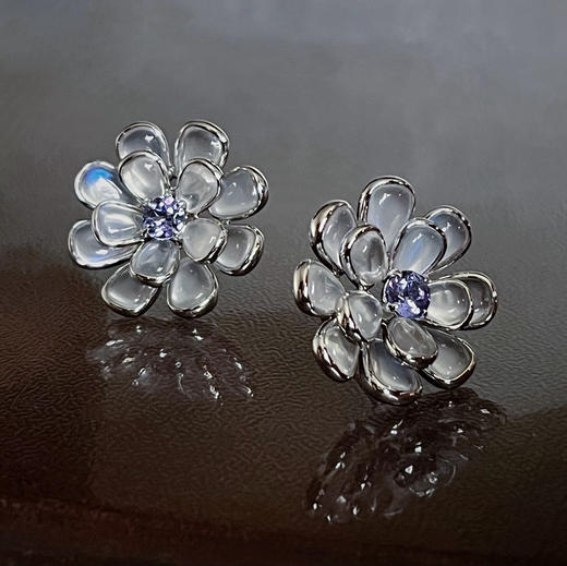 BY EVITA系列 花语 18K镶月光石和坦桑石 耳钉 商品图1