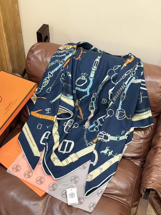 秋冬特惠💰420 爱马仕围巾 羊绒新款 买了都说好看 推荐 爱马仕双面同色羊绒方巾 商品图4