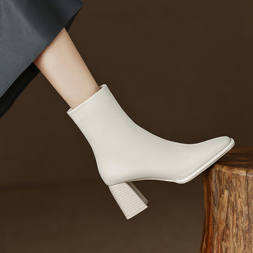 【预售5天】法式方头粗跟靴子女通勤百搭显瘦高跟小短靴DTN&A08-19 商品图0