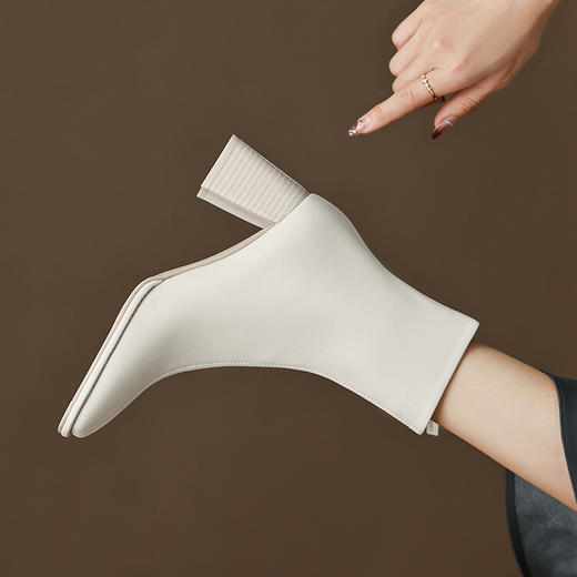 【预售5天】法式方头粗跟靴子女通勤百搭显瘦高跟小短靴DTN&A08-19 商品图4