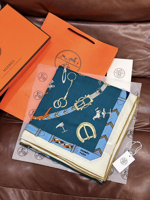 秋冬特惠💰420 爱马仕围巾 羊绒新款 买了都说好看 推荐 爱马仕双面同色羊绒方巾 商品图3