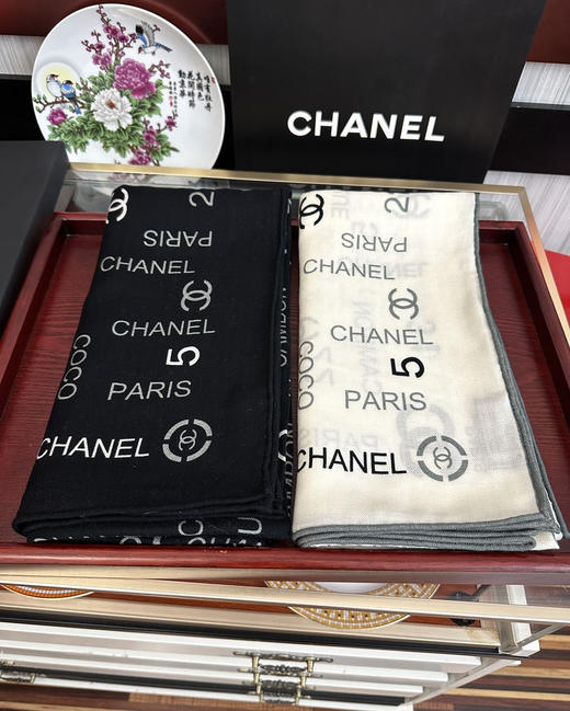 秋冬特惠💰400 香奈儿围巾【双面同色字母印花】太美了 经典茶花帽子 设计优雅风~ 商品图1