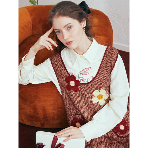 两三事 莓果花园 2026春季新款可爱手工钩花毛呢短款背心裙连衣裙 商品图2