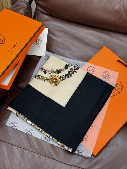 秋冬特惠💰420 爱马仕围巾 “华丽的缰辔花卉版”丝毛方巾【丝毛双面同色披肩】手工卷边丝毛方巾 商品图4