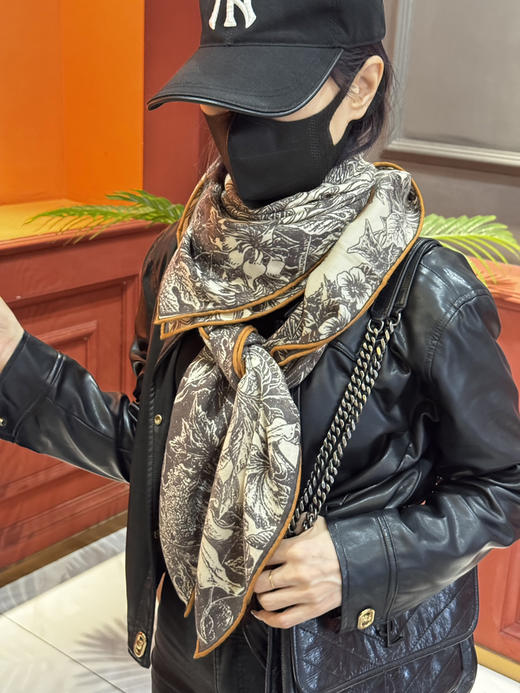 秋冬特惠💰420 爱马仕围巾 秋冬抢先 上新【双面同色丝毛方巾】手工卷边山羊绒和真丝混纺披肩 商品图2