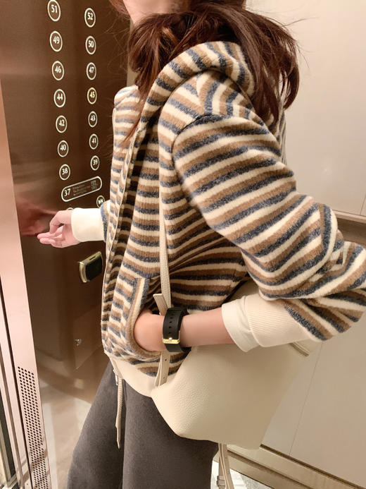 <曾小咸推荐>现货秒杀 ！微信超特价！复古条纹连帽外套 日常249.99 立减100 秒杀149.99！！ 毛织休闲裤  秒杀79.99！！ 商品图6