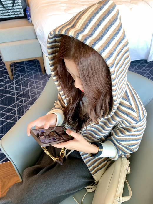 <曾小咸推荐>现货秒杀 ！微信超特价！复古条纹连帽外套 日常249.99 立减100 秒杀149.99！！ 毛织休闲裤  秒杀79.99！！ 商品图5