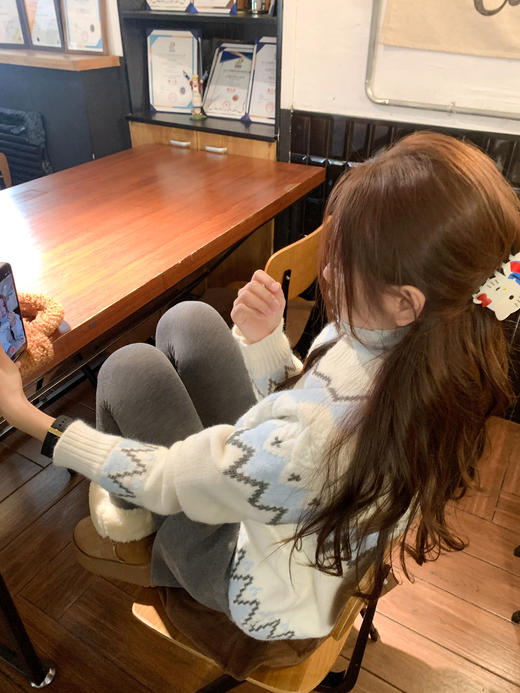 <曾小咸推荐>现货秒杀 ！微信超特价！韩系米白撞蓝灰毛衣 日常229.99 立减140 秒杀89.99！！ 商品图7