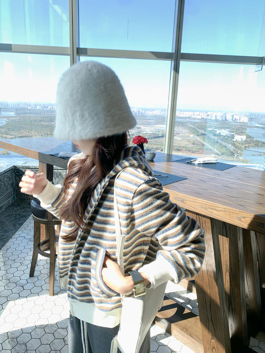 <曾小咸推荐>现货秒杀 ！微信超特价！复古条纹连帽外套 日常249.99 立减100 秒杀149.99！！ 毛织休闲裤  秒杀79.99！！ 商品图13