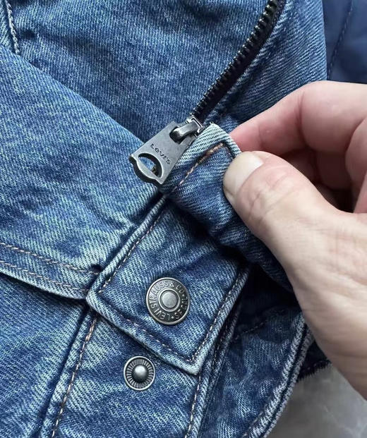 全新正品Levis美版25年新款牛仔水洗可拆卸毛领夹棉底特律夹克棉服
25年新款 吊牌价225美金的新款棉服
颜值很高的底特律款 毛领可拆卸 重水洗工艺
两个色，尺码S-2XL 商品图5