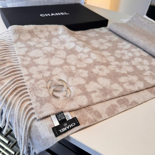 秋冬特惠💰280 香奈儿围巾 喜欢有颜值，高质量的亲可入手，名媛单品，无论怎么搭配都是满满的气质感 商品图7